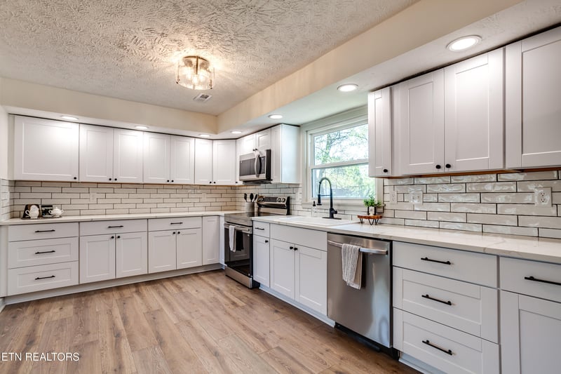 4304 NW Strolling Rd, Knoxville, TN 37912