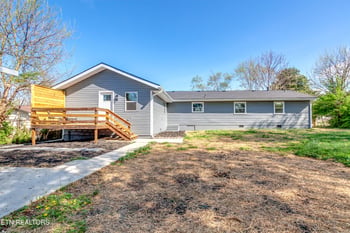4304 NW Strolling Rd, Knoxville, TN 37912