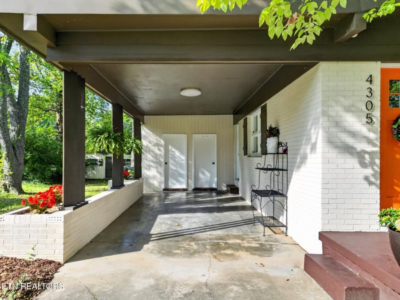 4305 Thornwood Dr, Knoxville, TN 37921