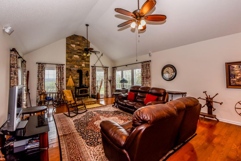 4308 Elnora St, Walland, TN 37886