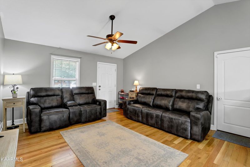4308 Lee Rd, Knoxville, TN 37921