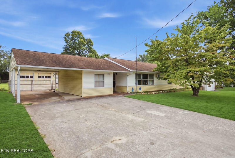 4308 NW Roaming Rd, Knoxville, TN 37912