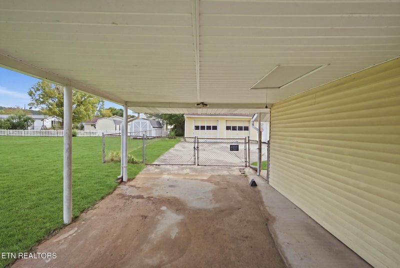 4308 NW Roaming Rd, Knoxville, TN 37912