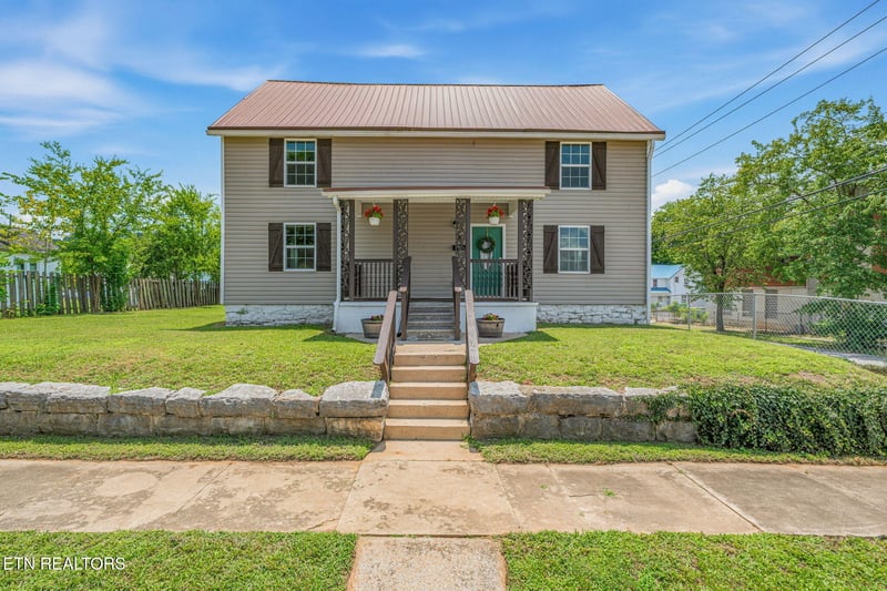 431 Carter Ave, Harriman, TN 37748