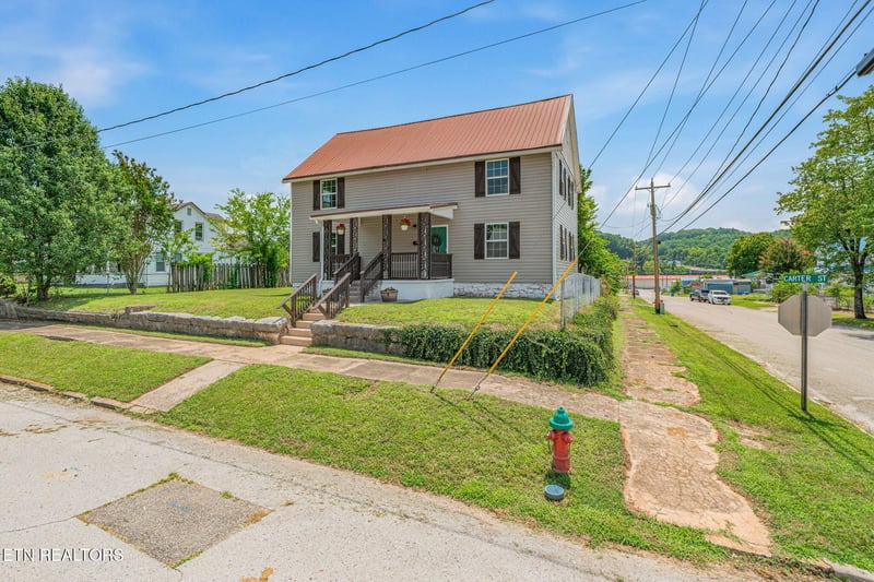 431 Carter Ave, Harriman, TN 37748