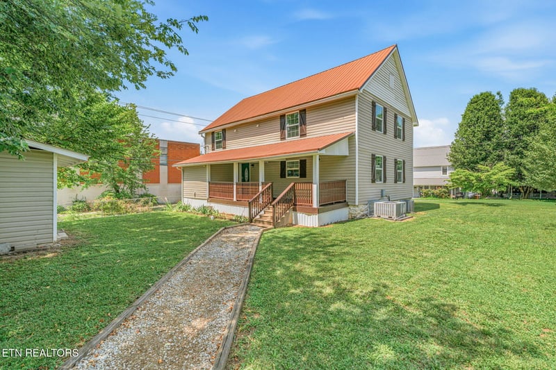 431 Carter Ave, Harriman, TN 37748