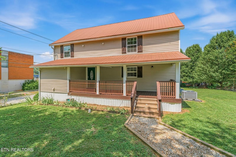 431 Carter Ave, Harriman, TN 37748