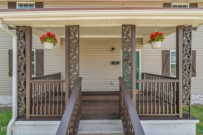 431 Carter Ave, Harriman, TN 37748