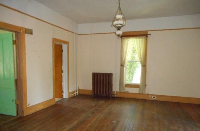 431 Clinton St, Harriman, TN 37748