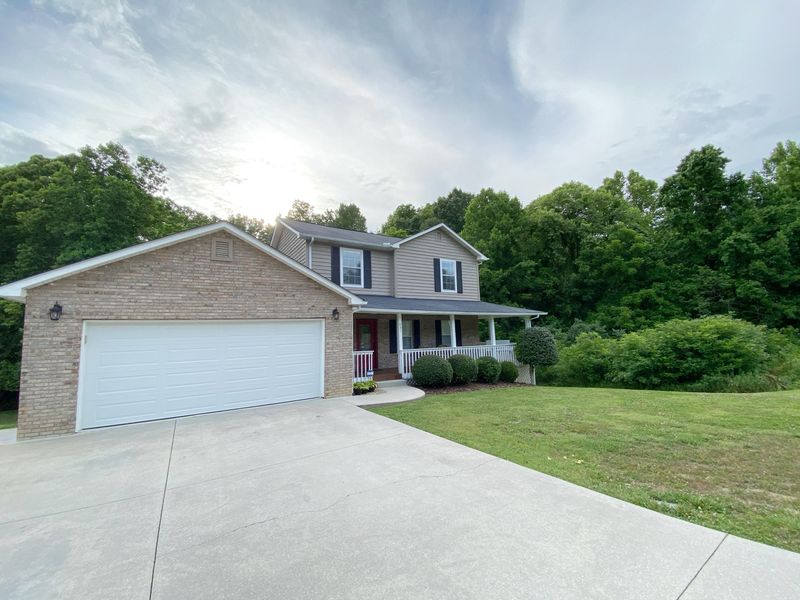 431 Mountain Perkins Ln, Jacksboro, TN 37757