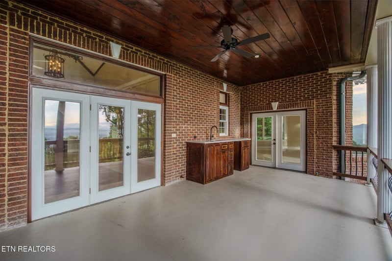 431 Thomas Loop Rd, Sevierville, TN 37876