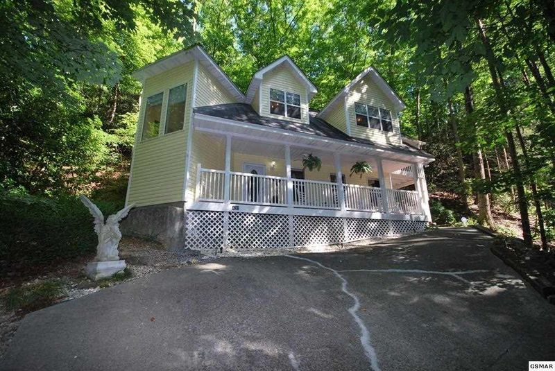 431 Wiley Oakley Dr, Gatlinburg, TN 37738