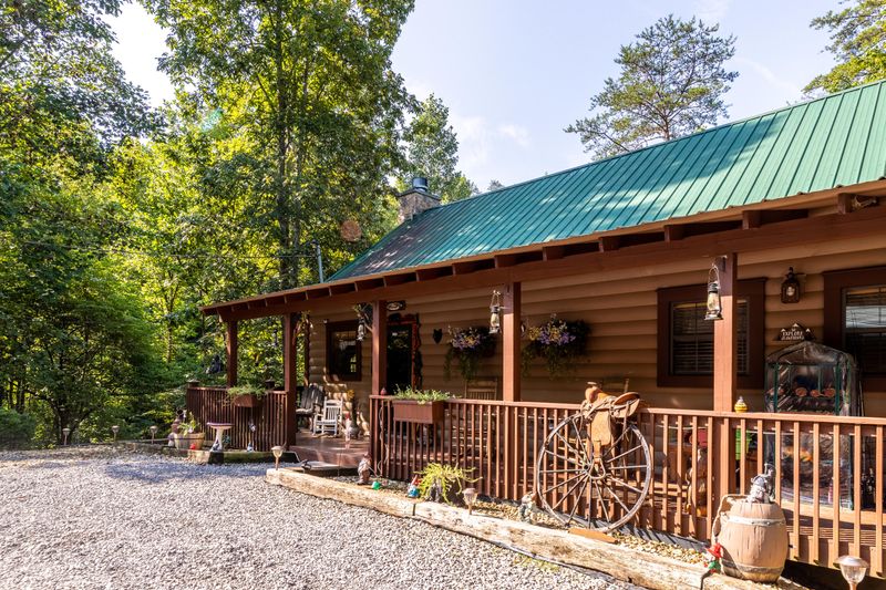 4310 Locust Ridge Rd, Sevierville, TN 37876