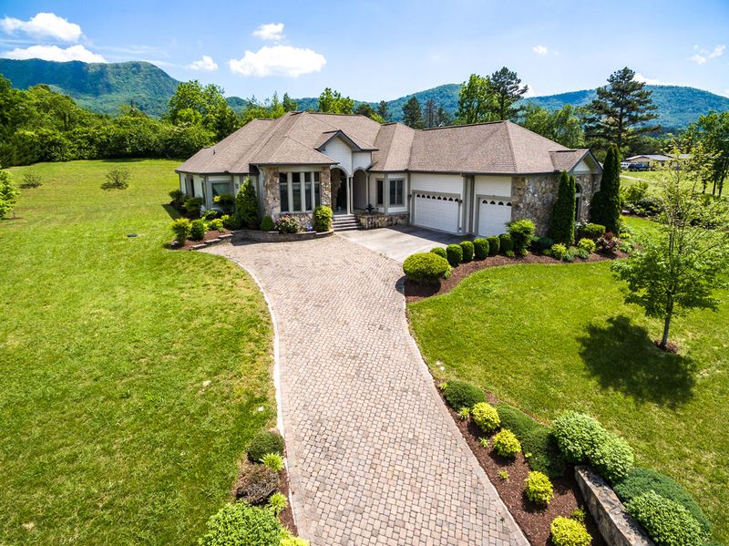 4310 Stonehenge Way, Dandridge, TN 37725