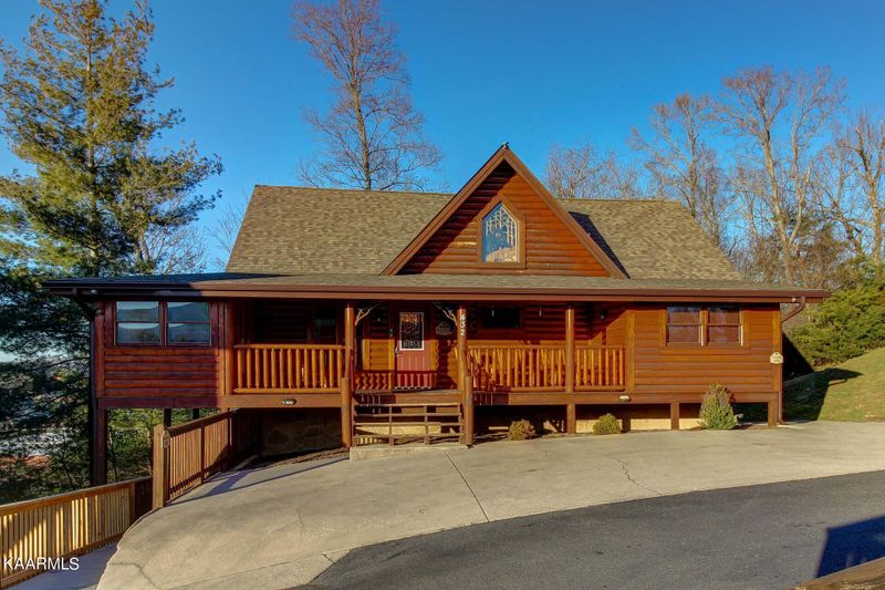 432 Big Bear Way, Pigeon Forge, TN 37863