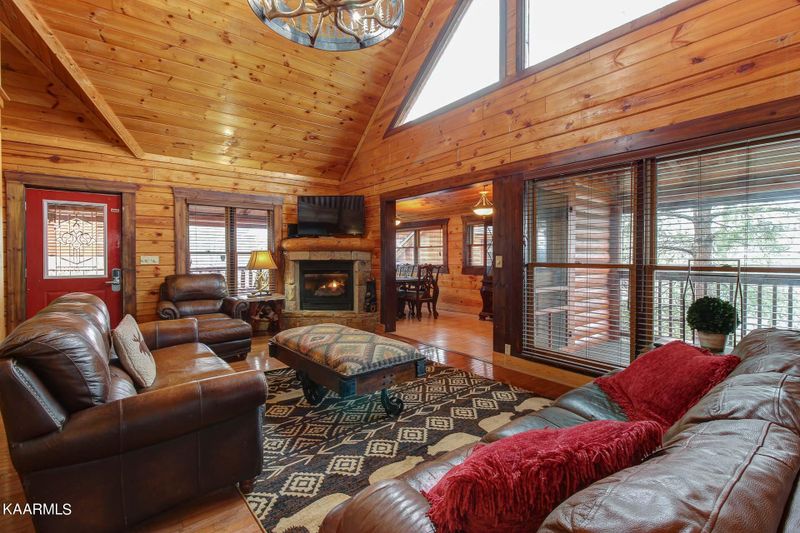432 Big Bear Way, Pigeon Forge, TN 37863