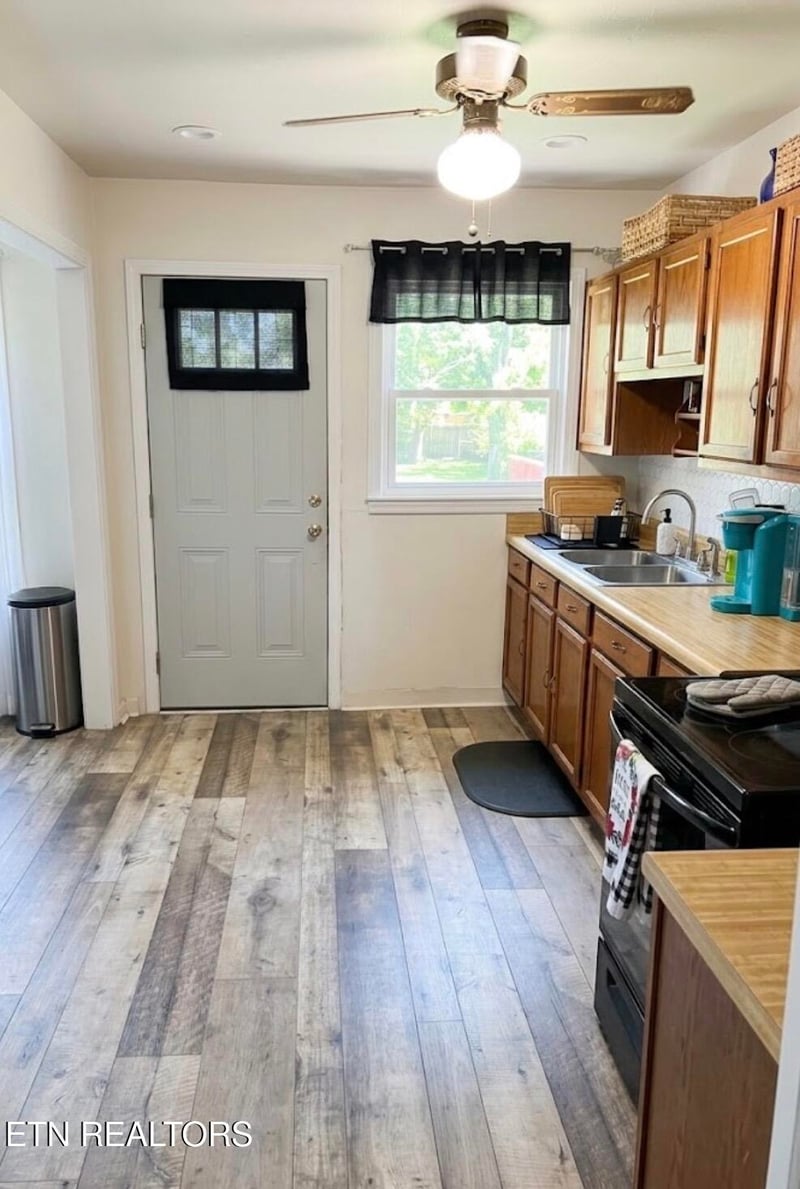 432 Linden Cir, Lafollette, TN 37766