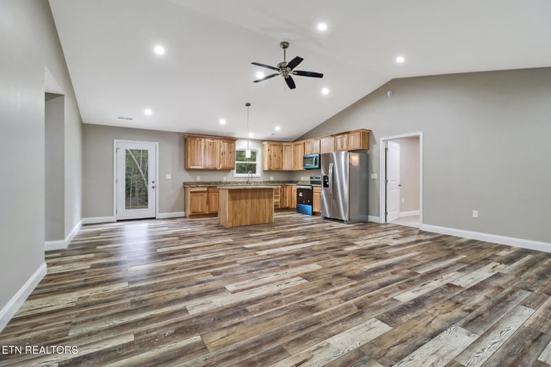 432 Pilot Mountain Rd, Lancing, TN 37770