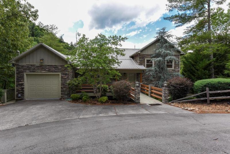 432 Red Wolf Ln, Townsend, TN 37882