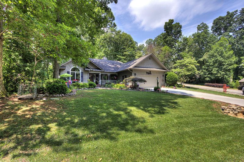 432 Tigitsi Cir, Loudon, TN 37774