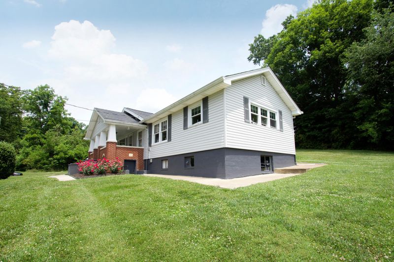 4320 Wells Rd, Knoxville, TN 37920