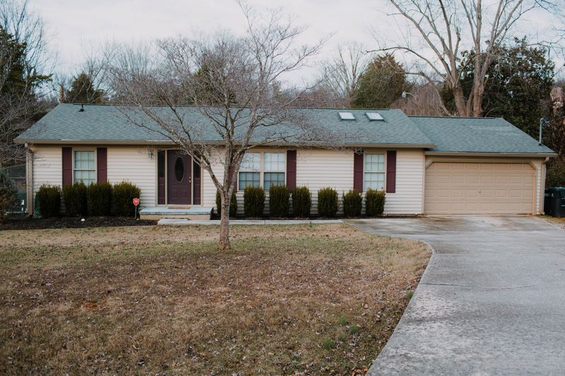 4321 Walking Rd, Knoxville, TN 37912