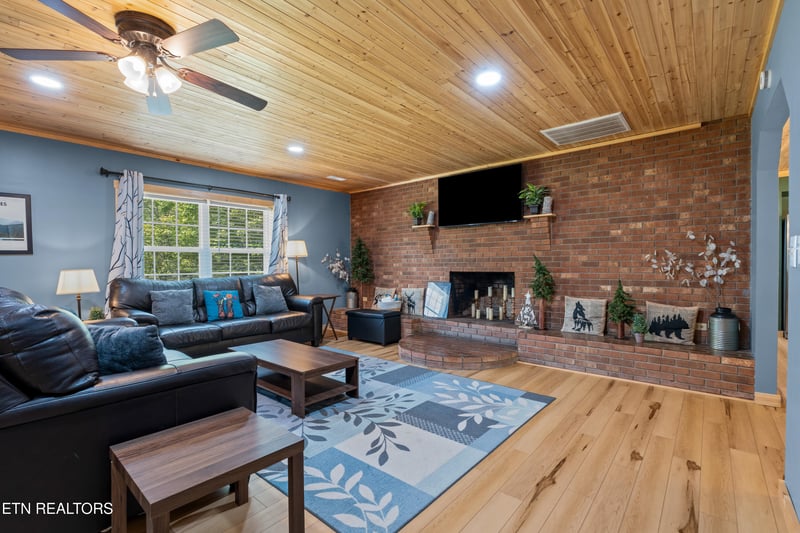 4323 Boogertown Rd, Sevierville, TN 37876