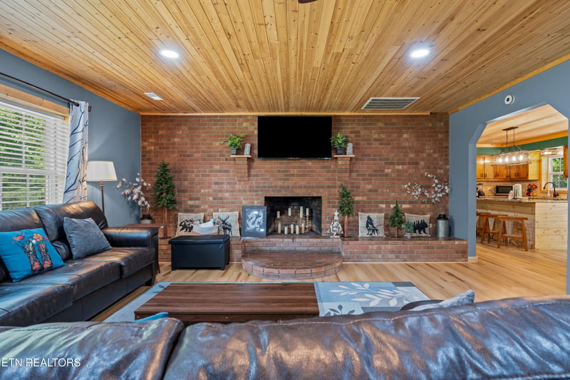 4323 Boogertown Rd, Sevierville, TN 37876