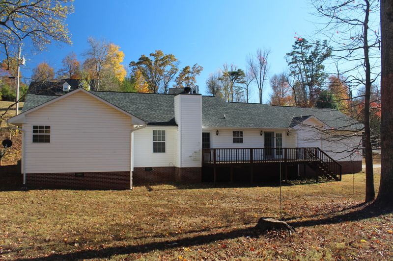 4329 Near Shore Dr, Louisville, TN 37777