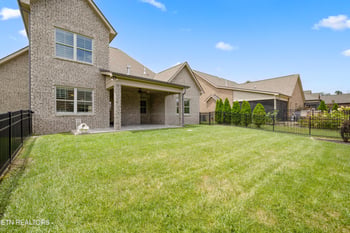 433 Chimney Rock Dr, Lenoir City, TN 37771