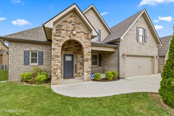 433 Chimney Rock Dr, Lenoir City, TN 37771