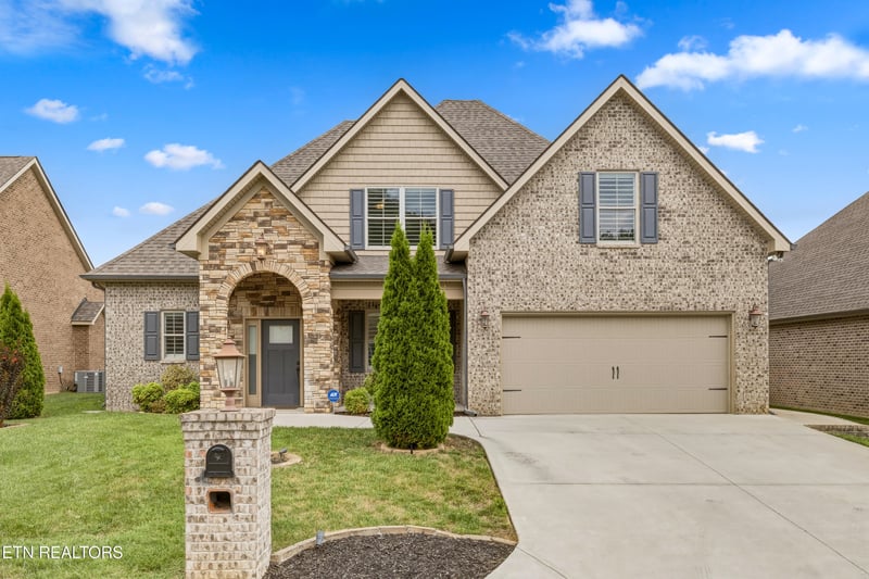 433 Chimney Rock Dr, Lenoir City, TN 37771