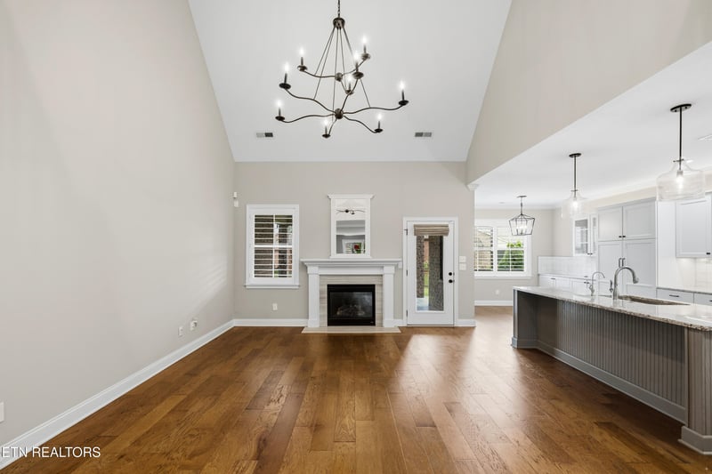 433 Chimney Rock Dr, Lenoir City, TN 37771