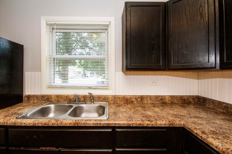 433 W Outer Dr, Oak Ridge, TN 37830