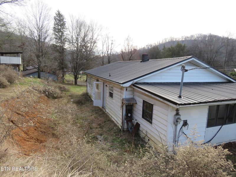 4330 Fulton Rd, Corryton, TN 37721