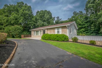 4335 Bird Rd, Lenoir City, TN 37771