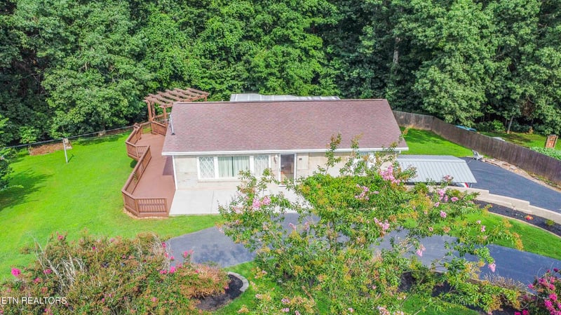 4335 Bird Rd, Lenoir City, TN 37771