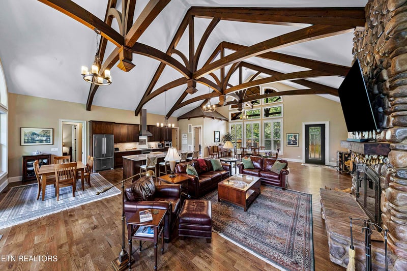 4335 Deer Run Dr, Louisville, TN 37777