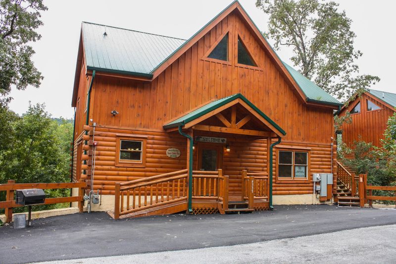4335 Forest Ridge Way, Pigeon Forge, TN 37863