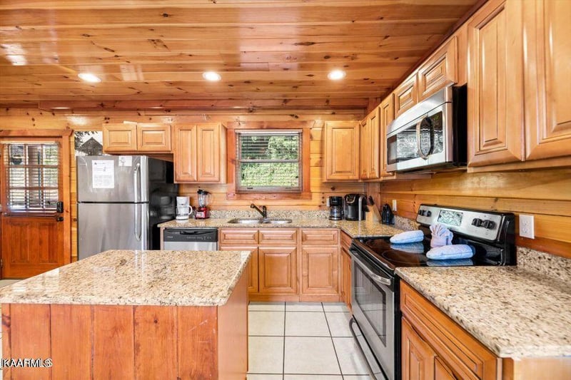 4339 Forest Ridge Way, Pigeon Forge, TN 37863