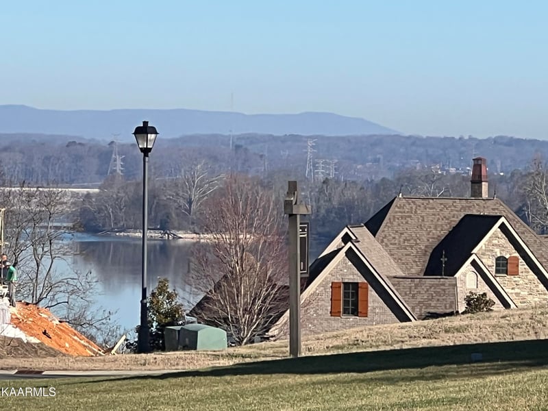 434 Castaway Ln, Lenoir City, TN 37772