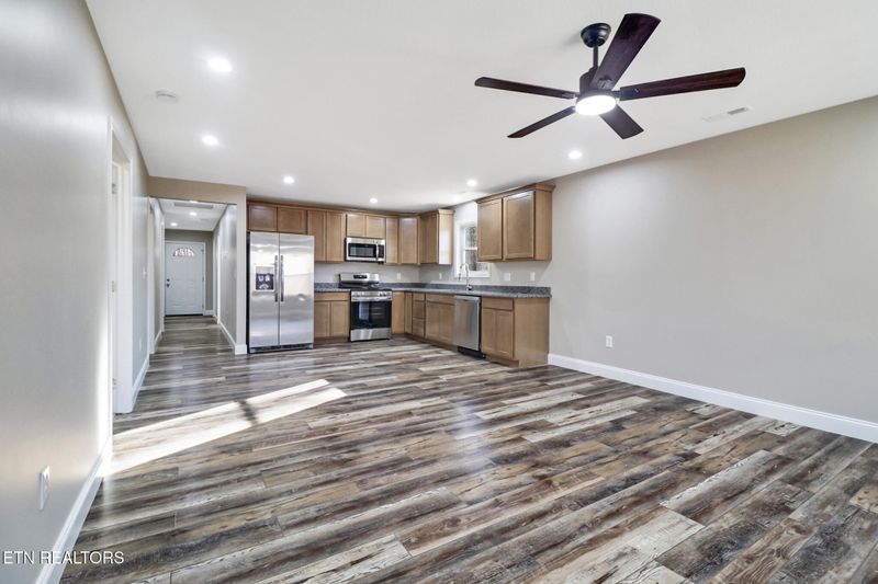 434 Pilot Mountain Rd, Lancing, TN 37770