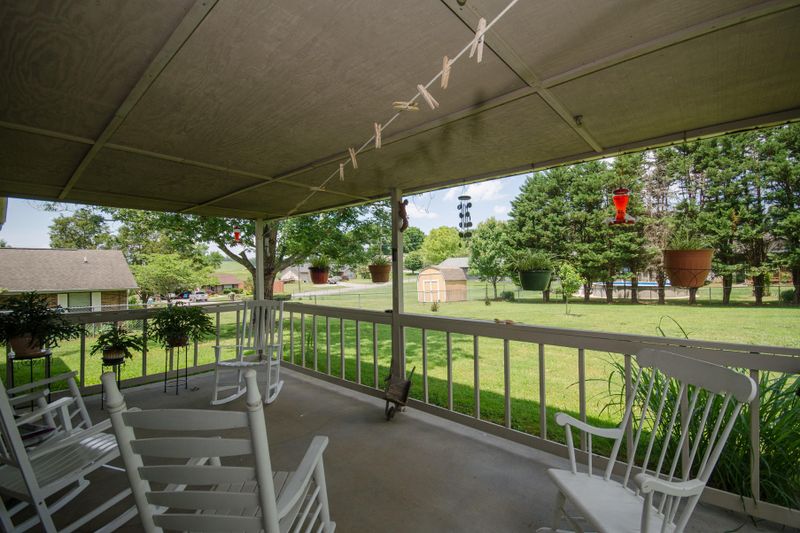 434 Woods View Cir, Kodak, TN 37764