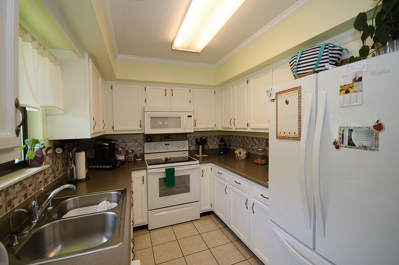 434 Woods View Cir, Kodak, TN 37764