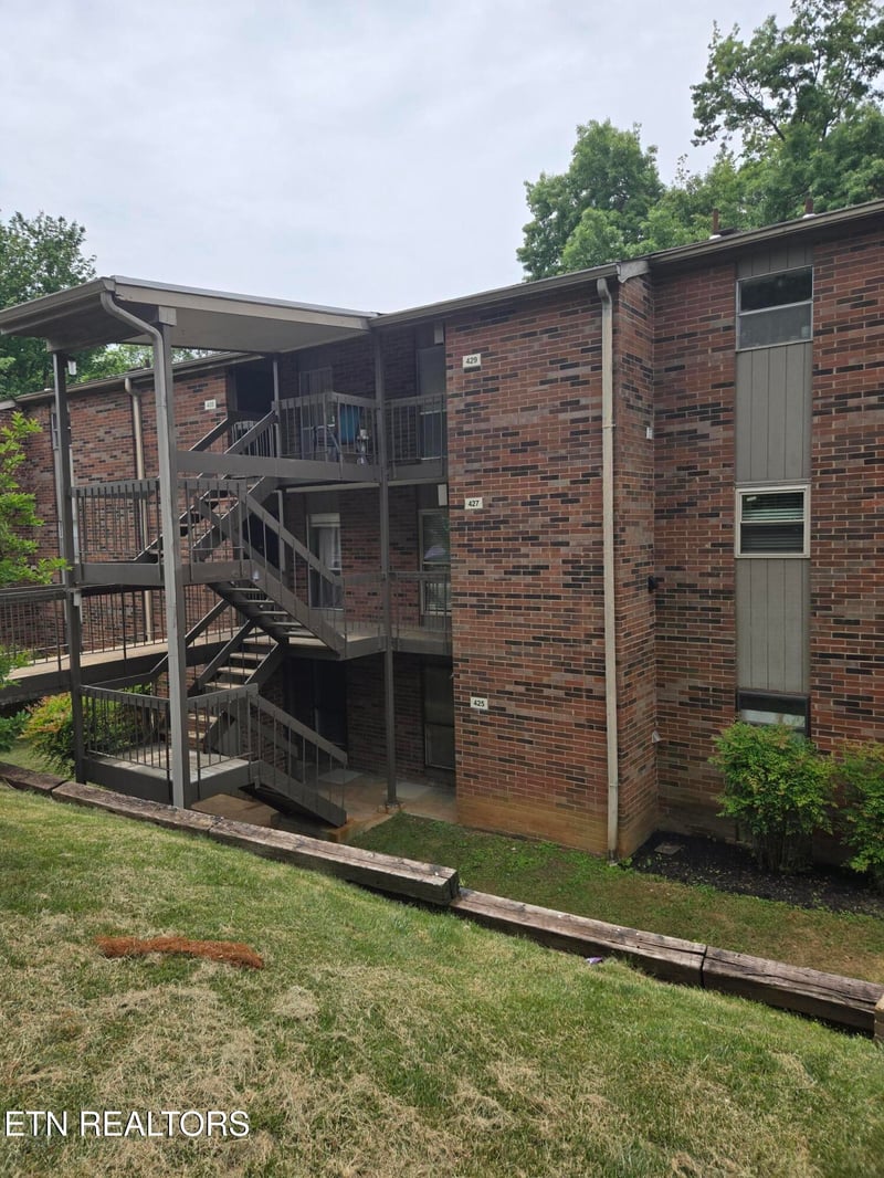 435 Canberra Dr, Knoxville, TN 37923