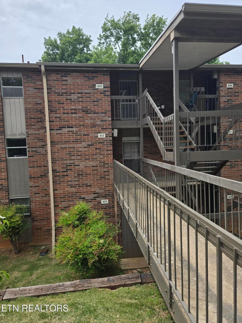 435 Canberra Dr, Knoxville, TN 37923