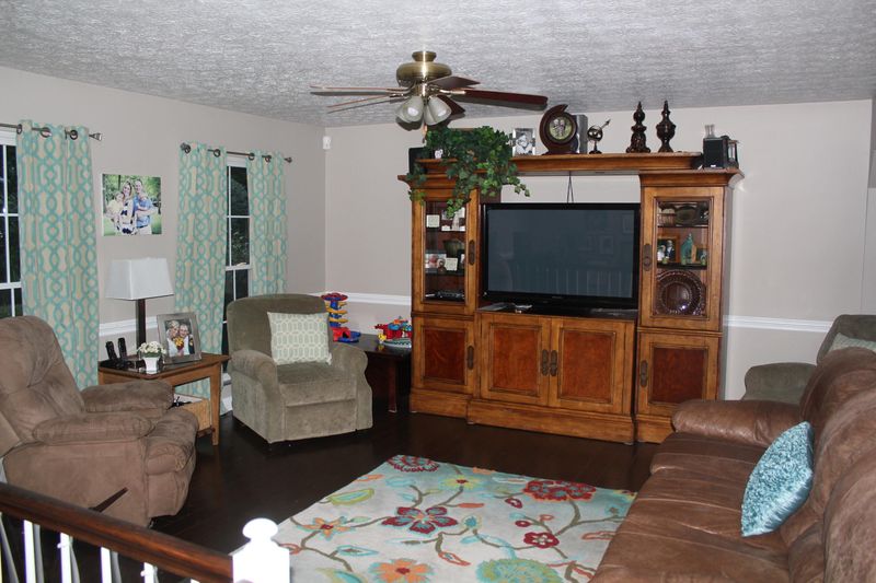 435 Dogwood Dr, Harriman, TN 37748