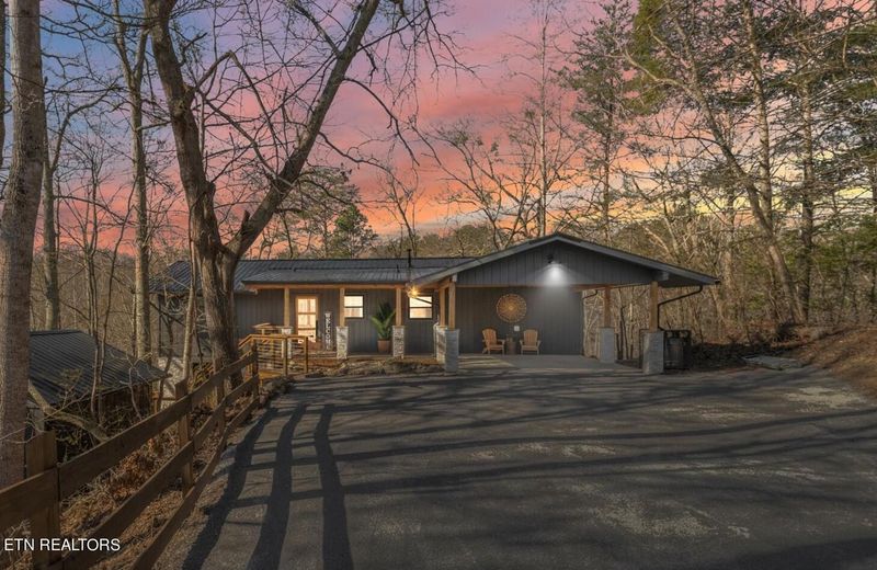 435 Hemlock Ln, Sevierville, TN 37876