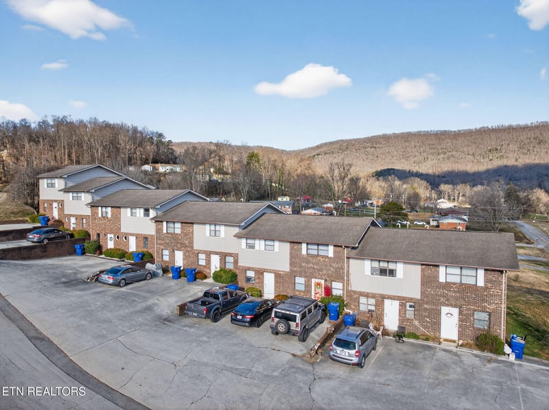 435 Hillside Dr, Harriman, TN 37748