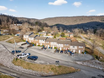 435 Hillside Dr, Harriman, TN 37748